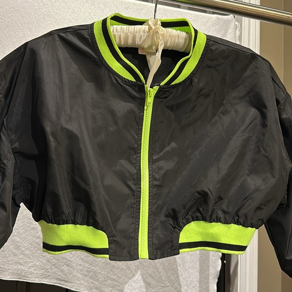 Medium Cropped wind breaker. Black and lime green - Picture 2 of 5